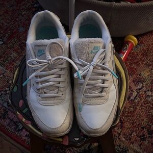 Nike women’s Airmax  White and Aqua Athletic Shoes